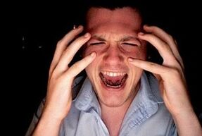 Le stress et la surcharge dans la vie d'un homme provoquent le développement de la prostatite